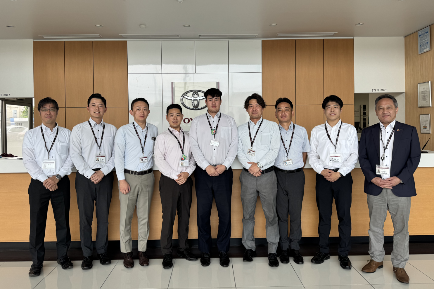 朝霞店集合写真（営業）