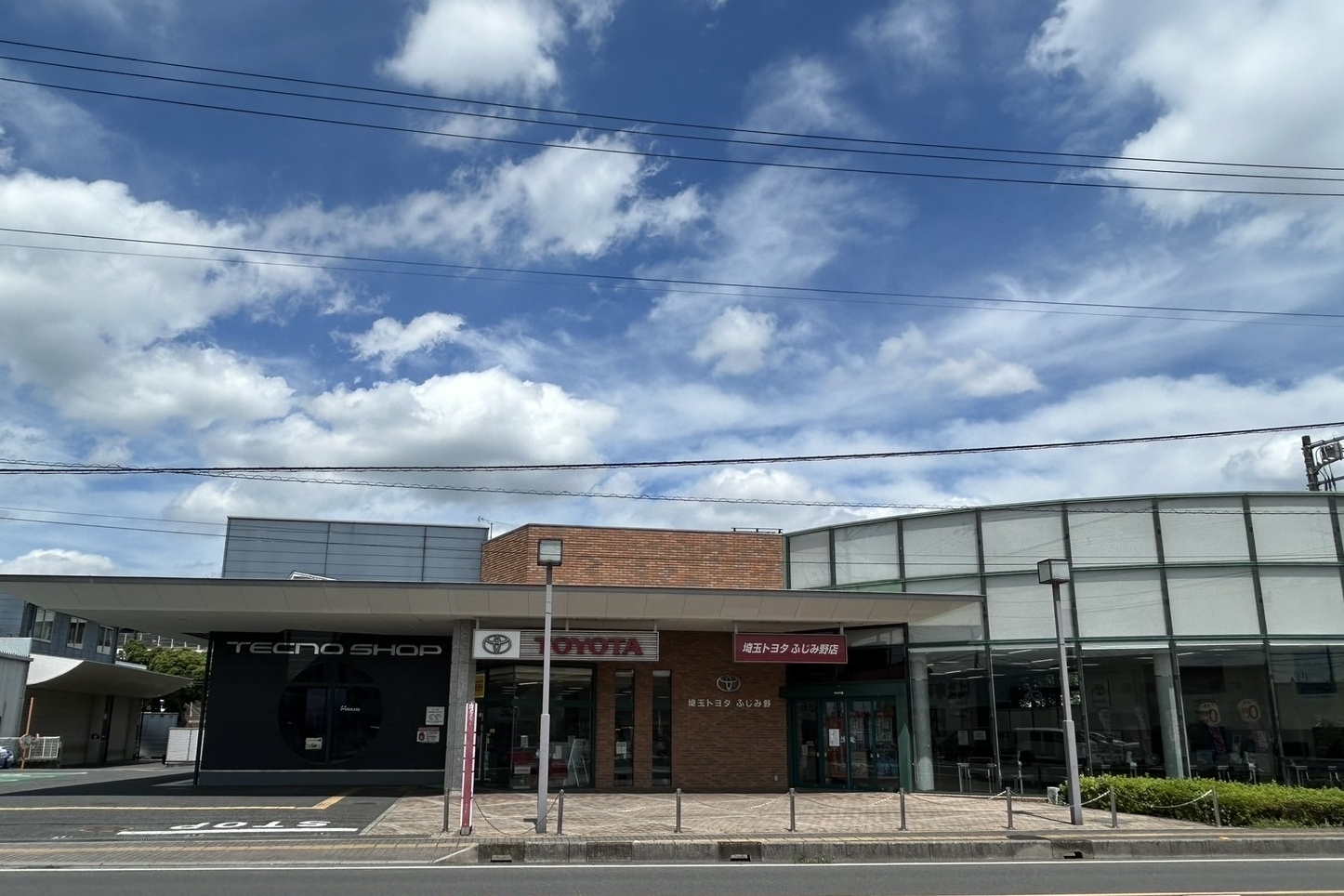 74店舗外観2R070715