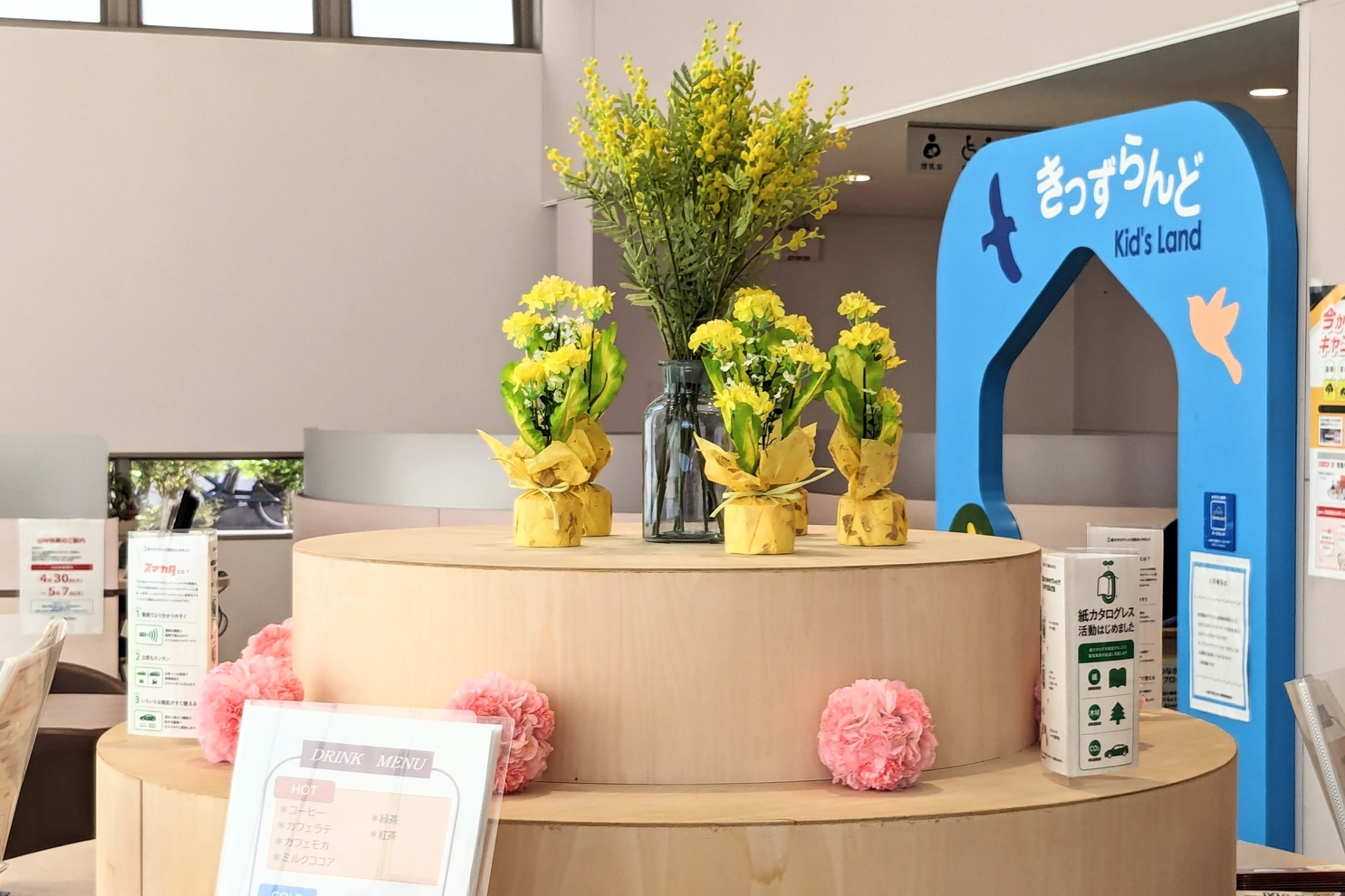 ミモザ、菜の花を飾り付けショールーム画像２：4月店舗ショールーム画像２