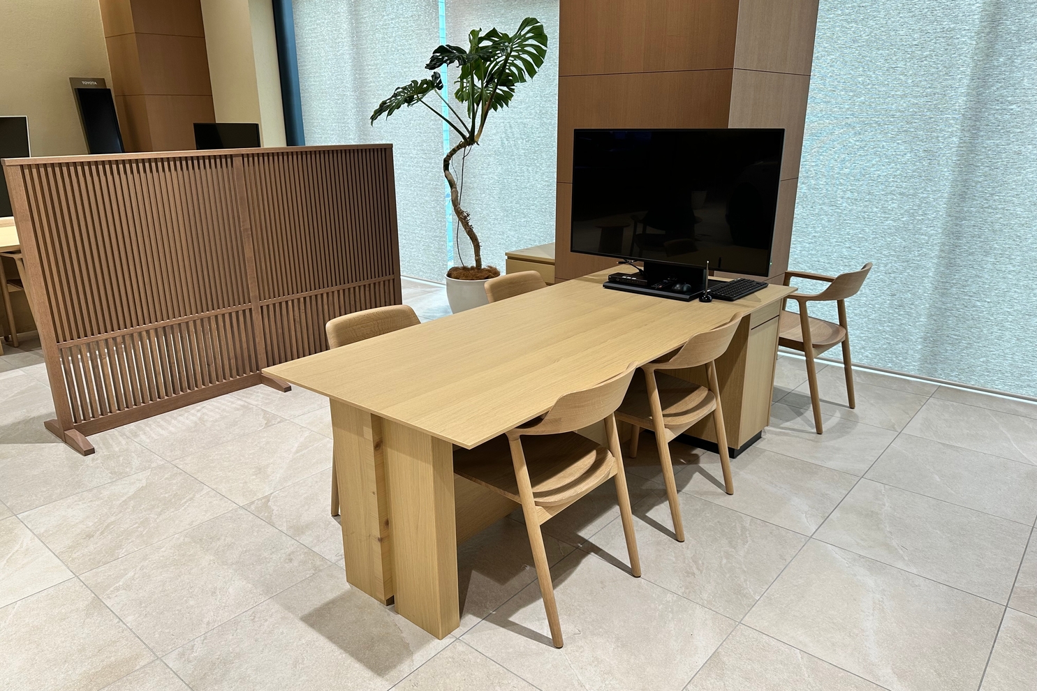 虎ノ門店_商談テーブル