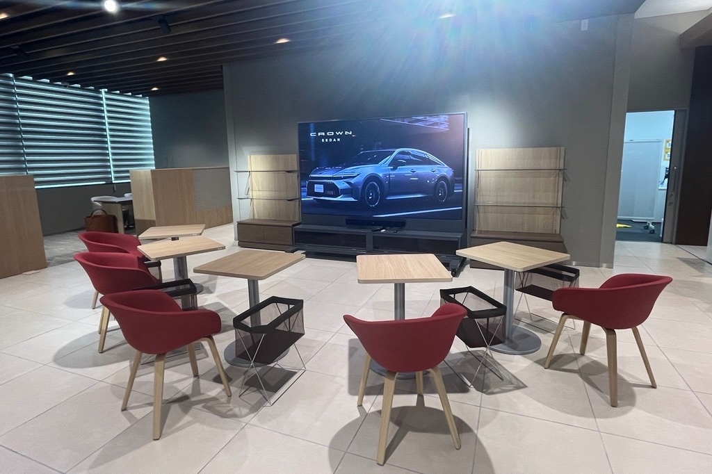 世田谷深沢店_ショールーム_LED前