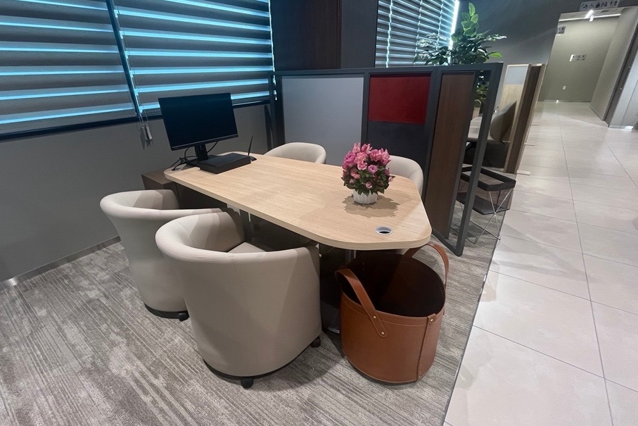 世田谷深沢店_ショールーム_商談テーブル