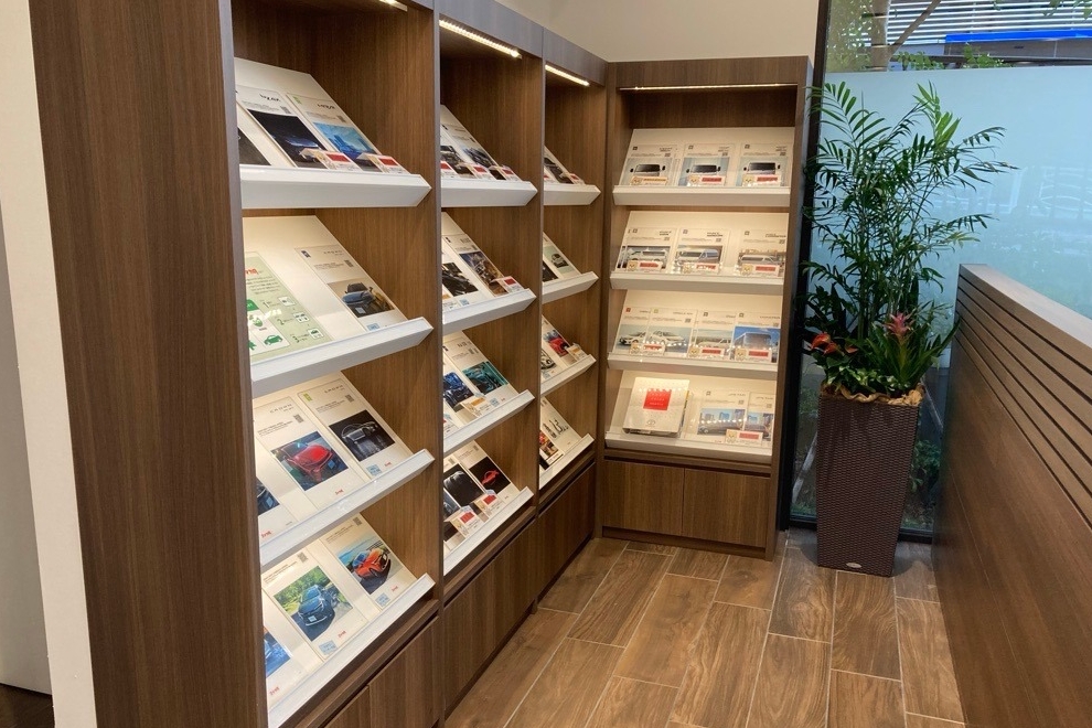 江東砂町店カタログ棚