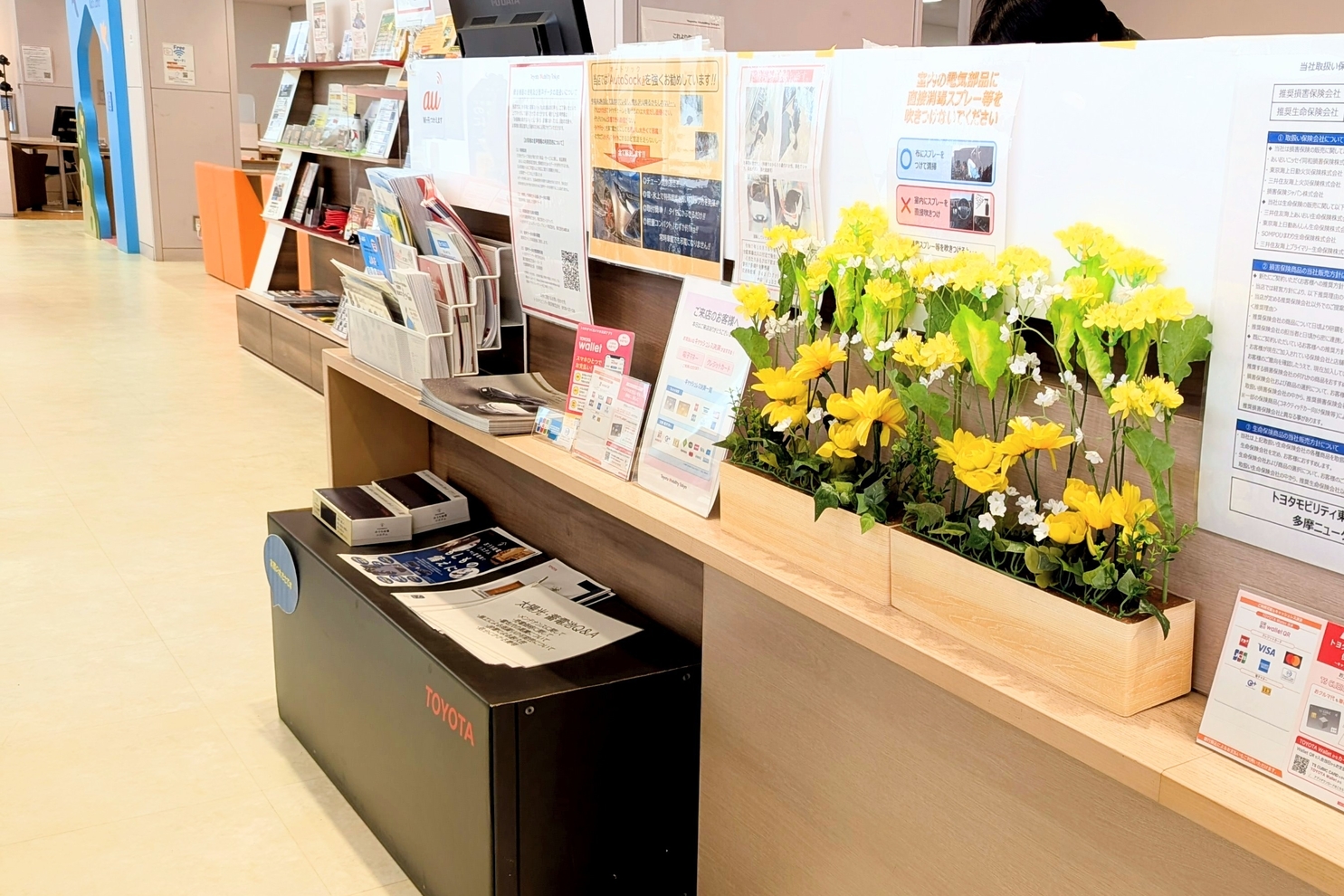 カウンター前菜の花装飾：2月店舗装飾３