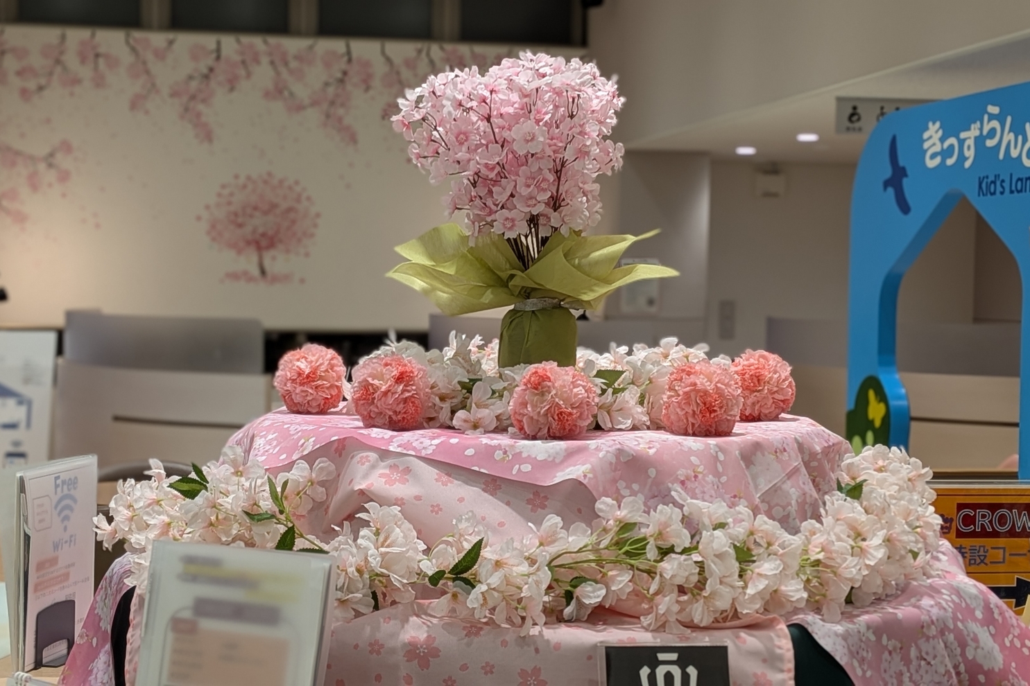 3月装飾ショールーム中央丸テーブル６：3月装飾13