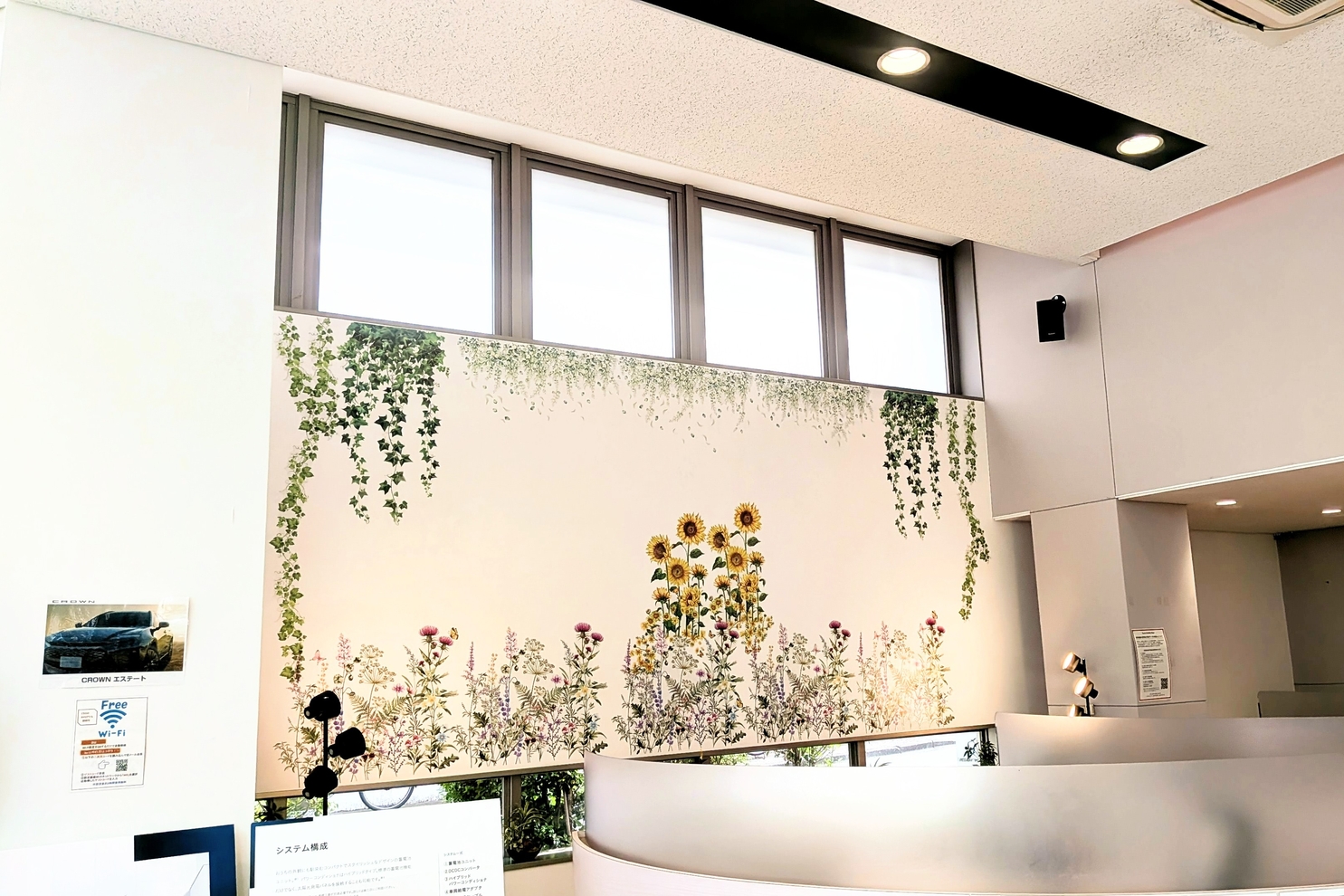 店舗奥白壁ひまわり装飾３：夏装飾11