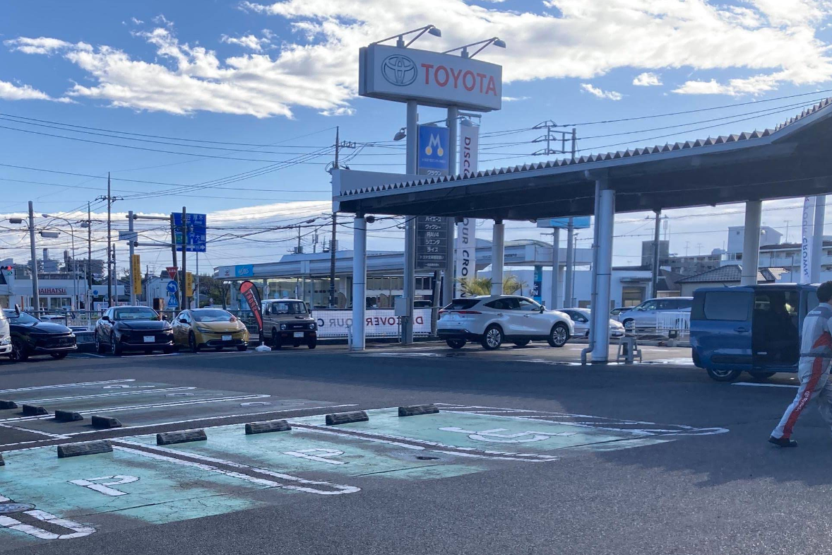 伊勢原白根店　駐車スペース