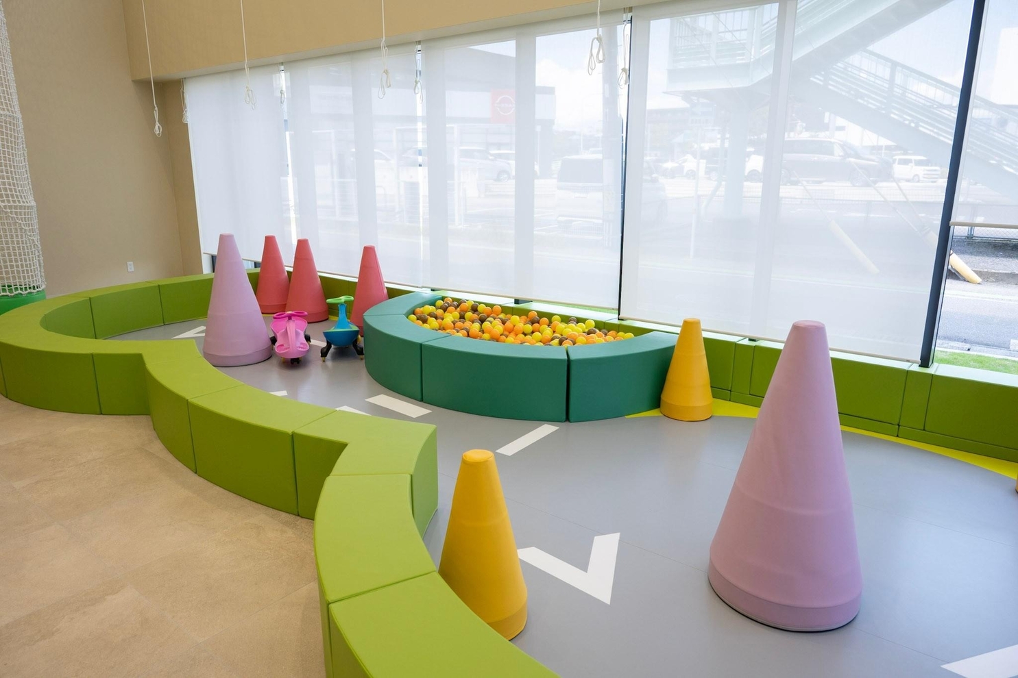 新大塚店内観３