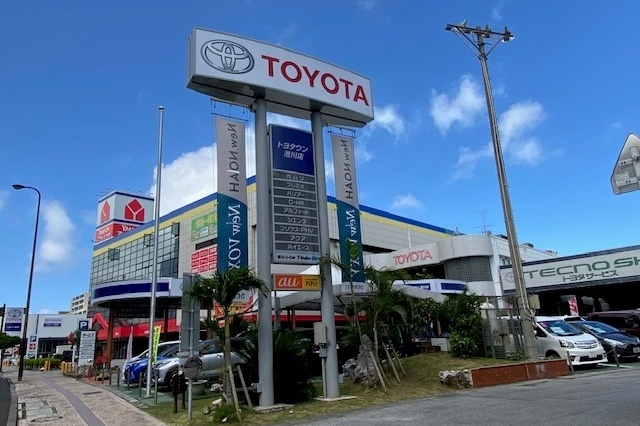 トヨタウン港川店　店舗外観