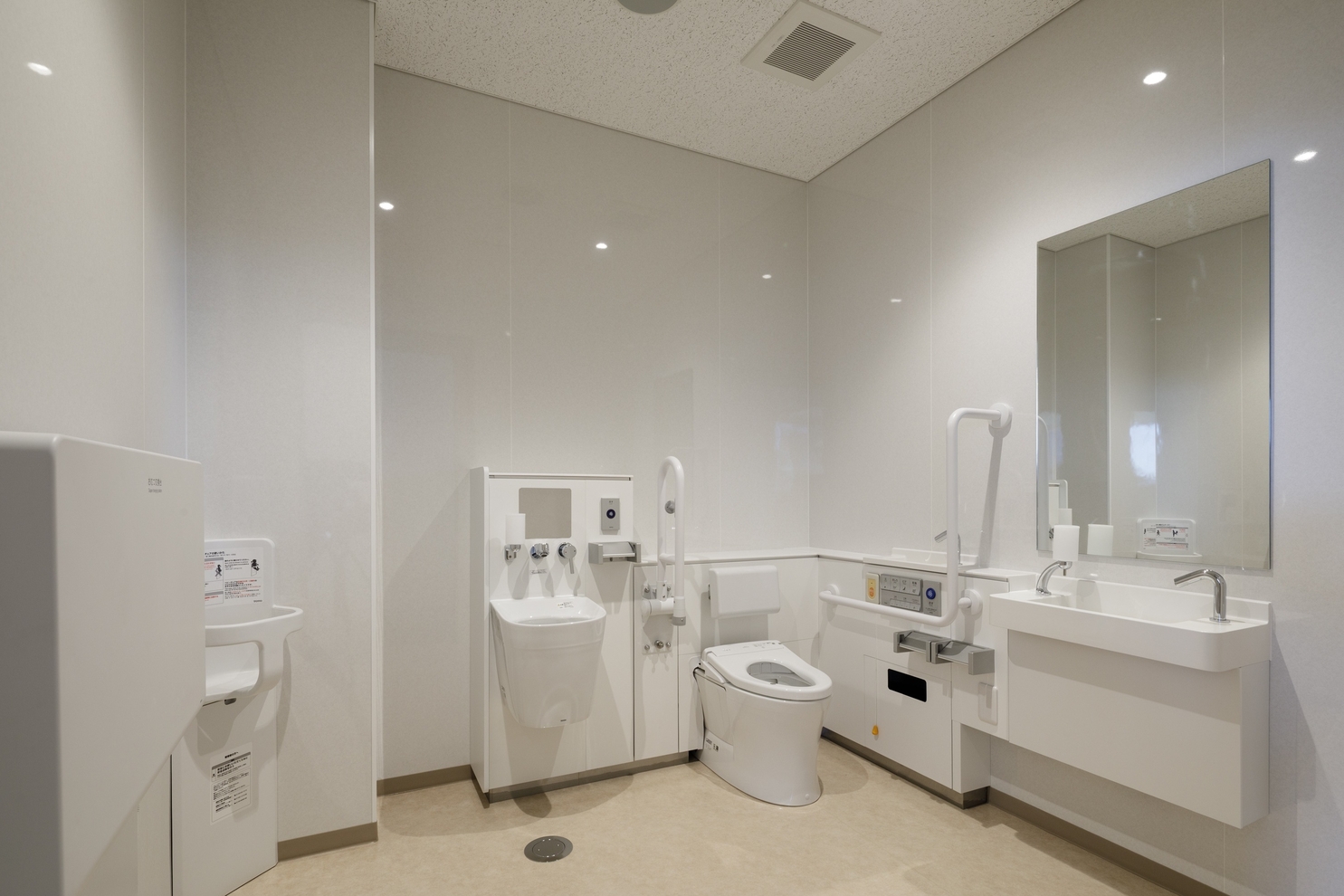 18_多目的トイレ_6030