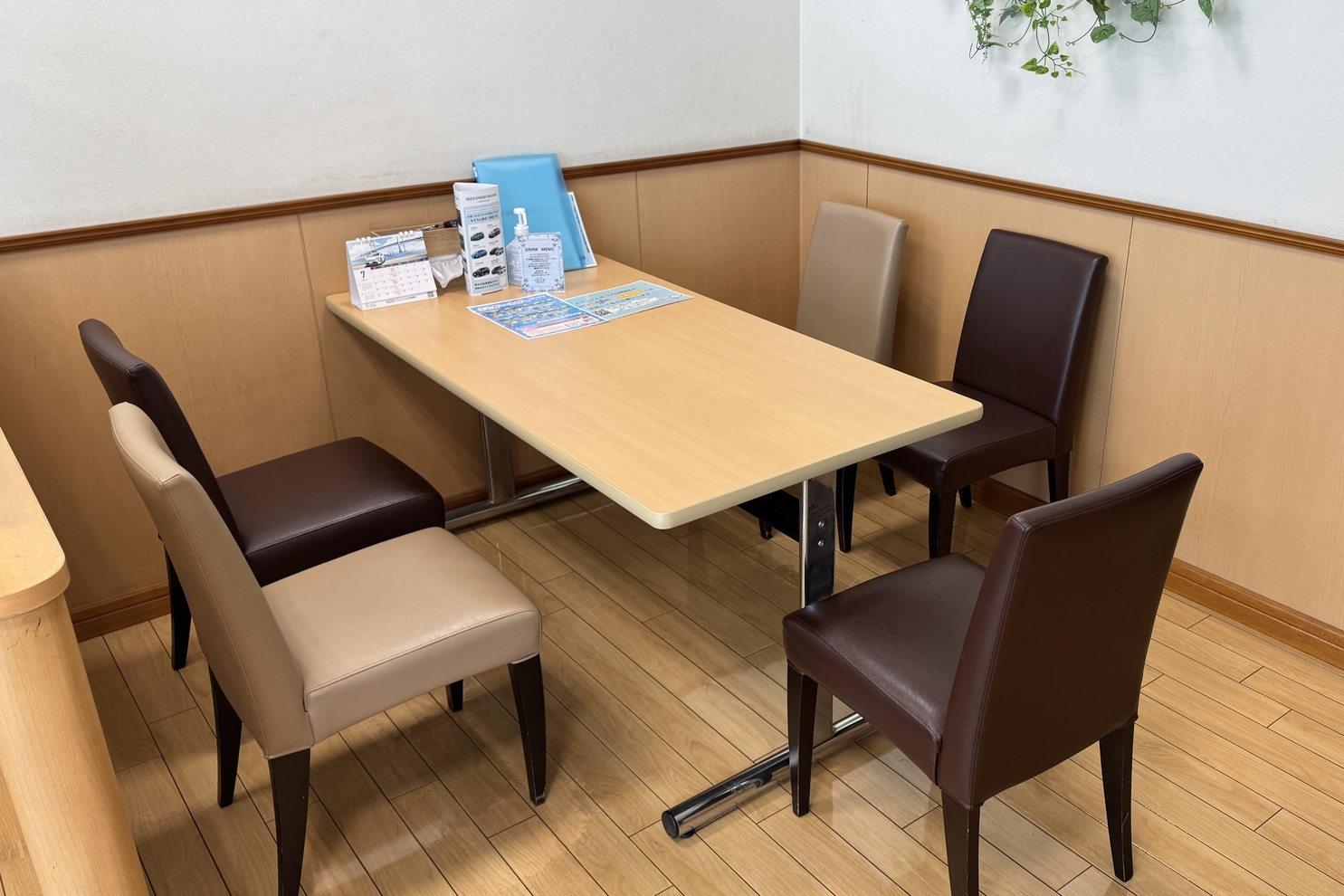 682_246伊勢原_ 商談席