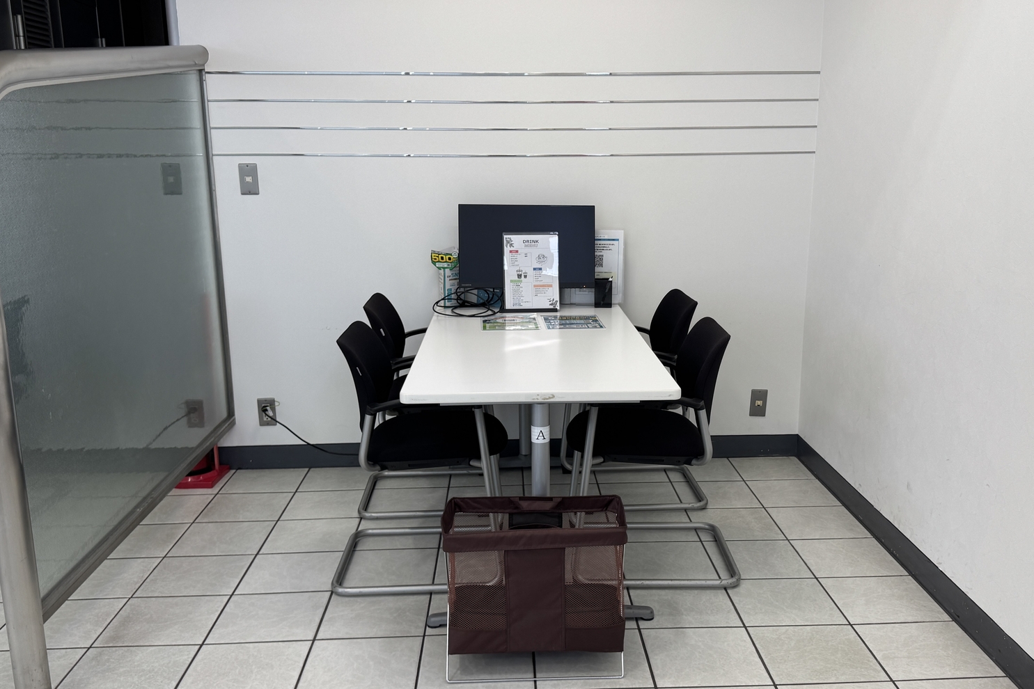 452_大和深見_商談席