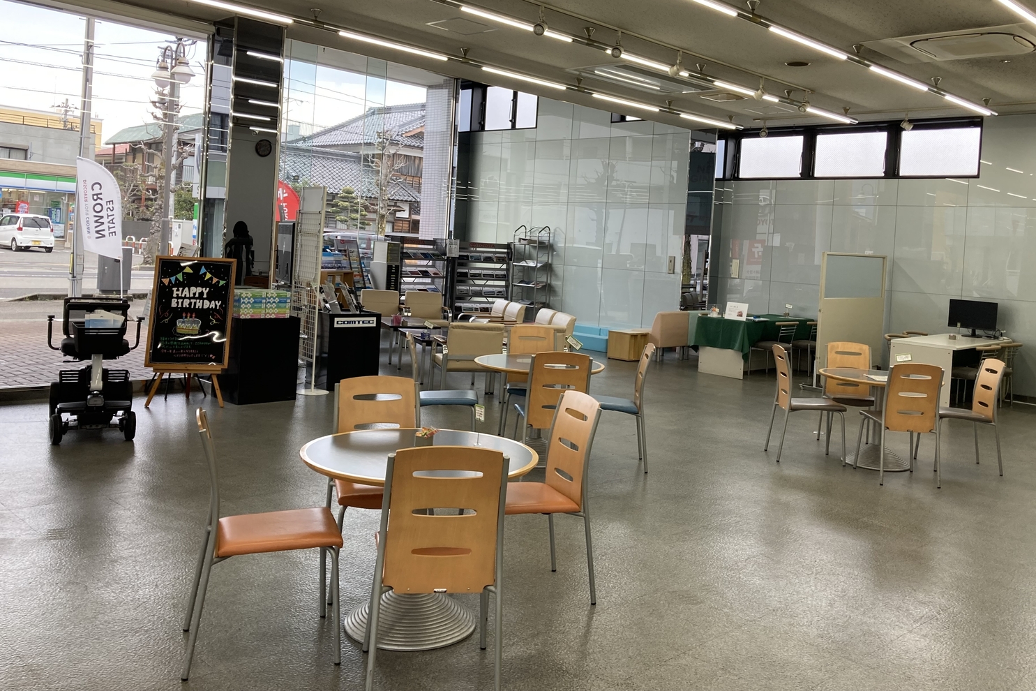 敦賀駅前店内