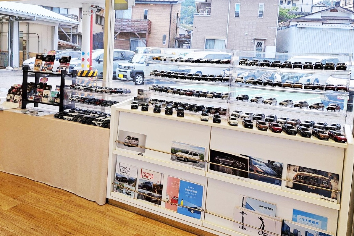 新宮店_カタログ棚