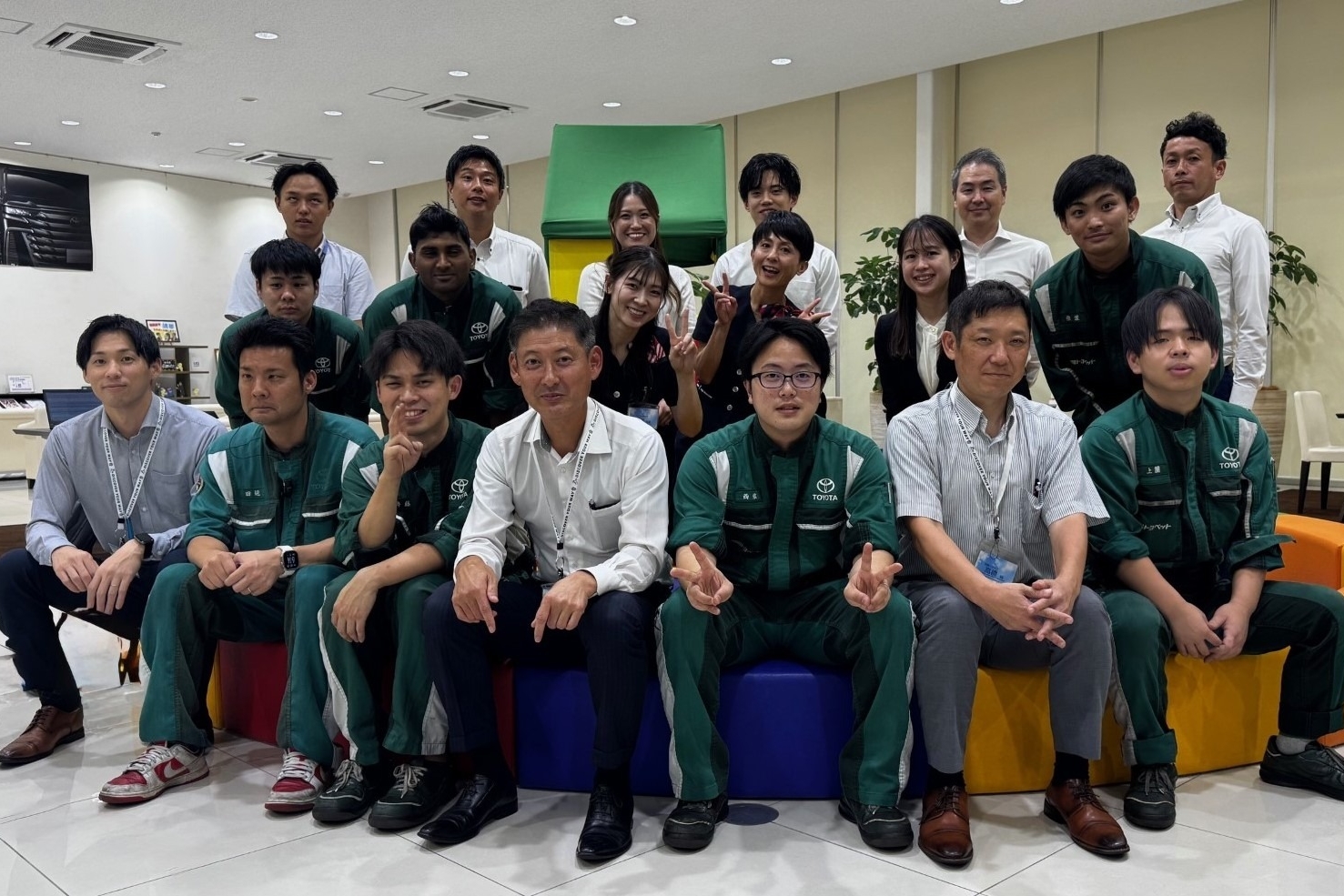 井尻店全体写真スライド②と固定写真①