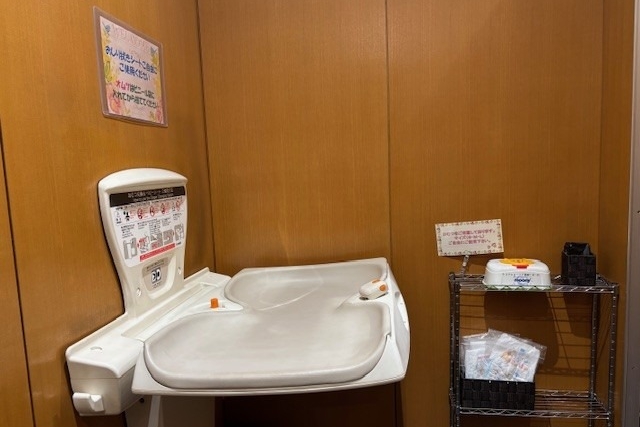 250626_十余二店,オムツ交換台
