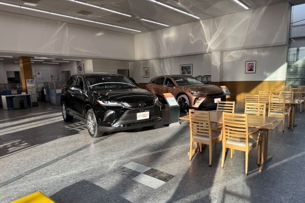 君津店,商談テーブル,展示車,内観