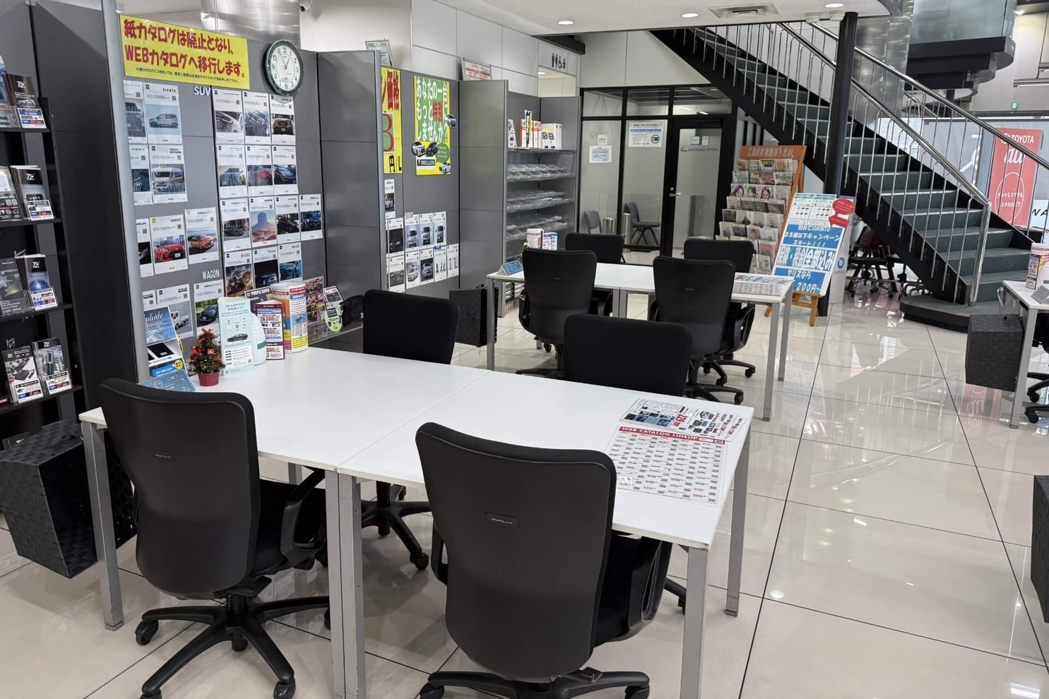 三枚目一階ショールーム内②