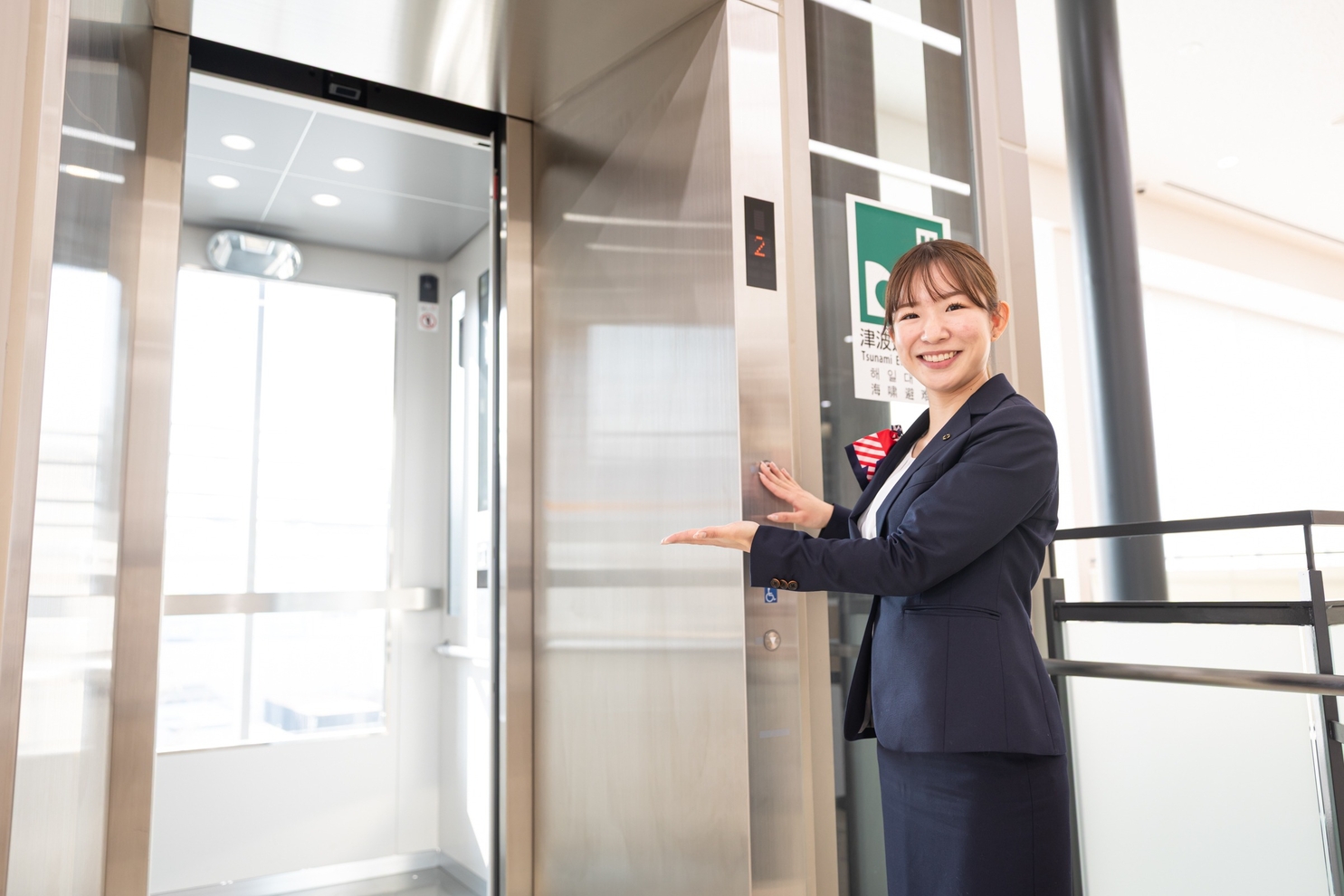 03名神尼崎店スタッフ働く風景写真 (8)