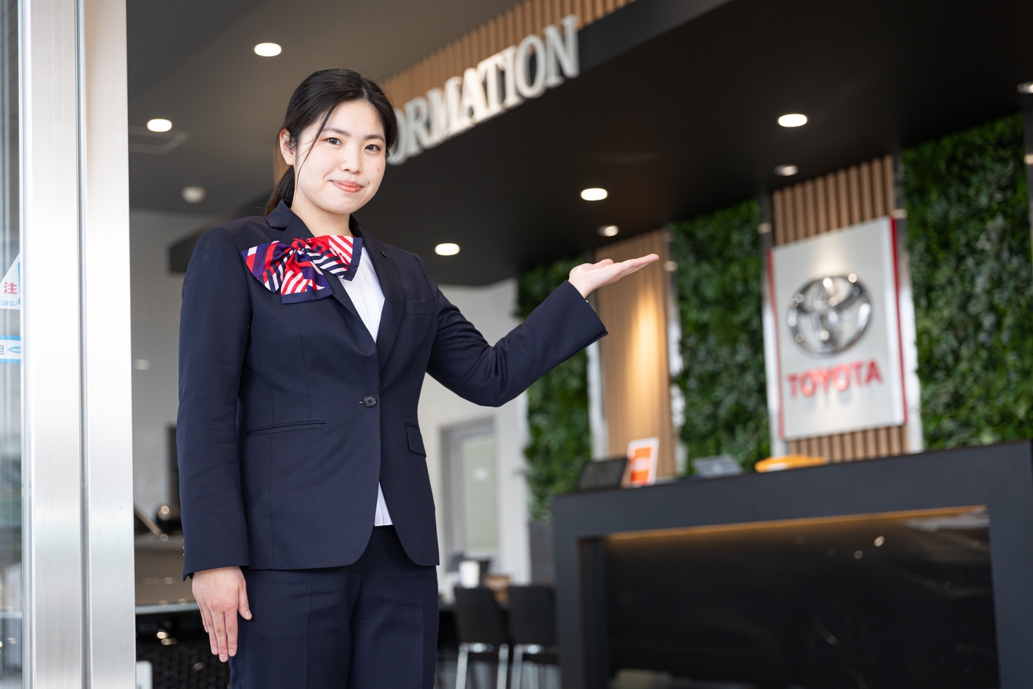 04伊丹店スタッフ働く風景写真 (5)