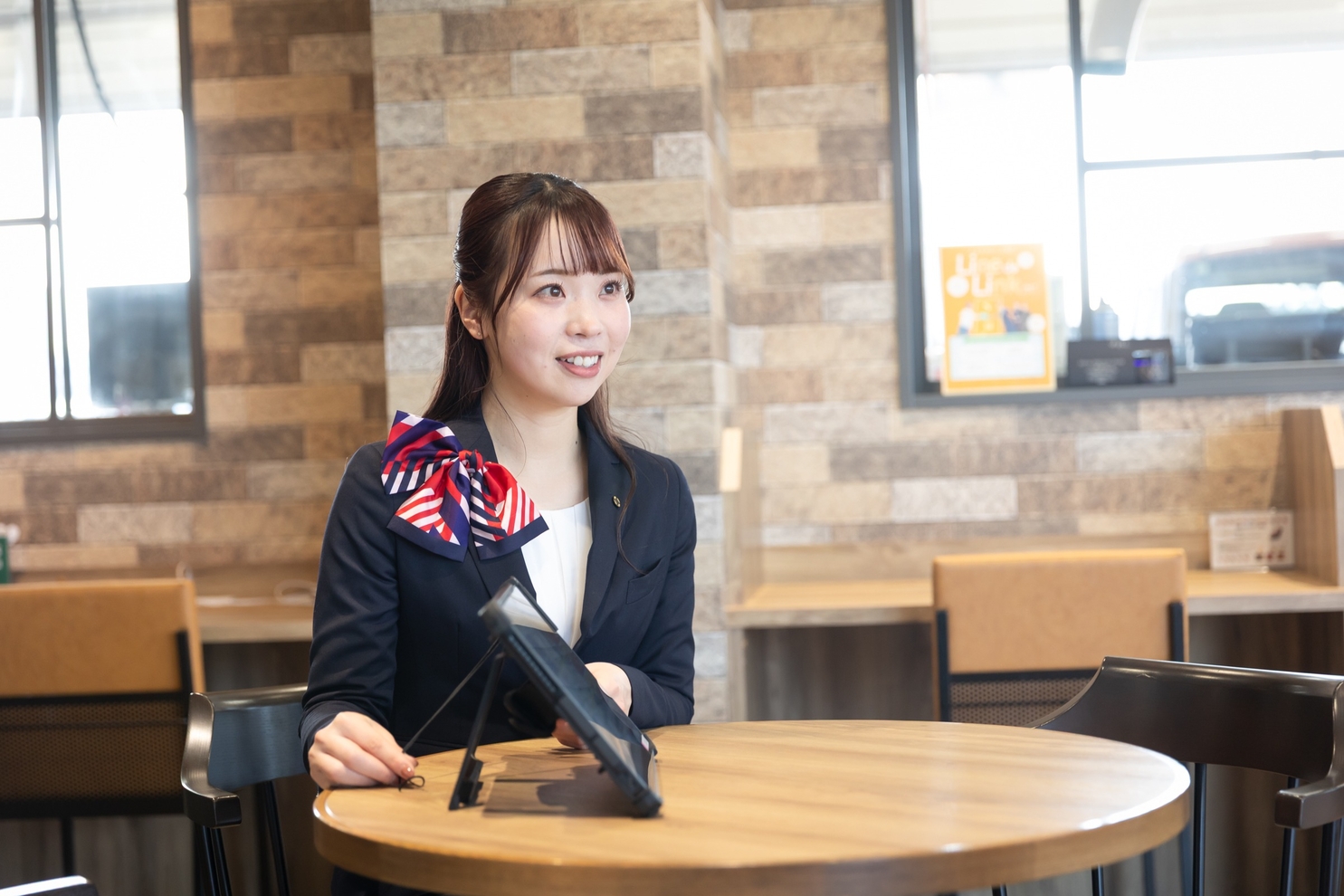 16三田店働くスタッフ風景写真 (8)