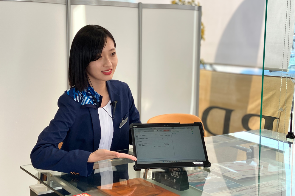 10西宮171店スタッフ働く風景写真 (10)