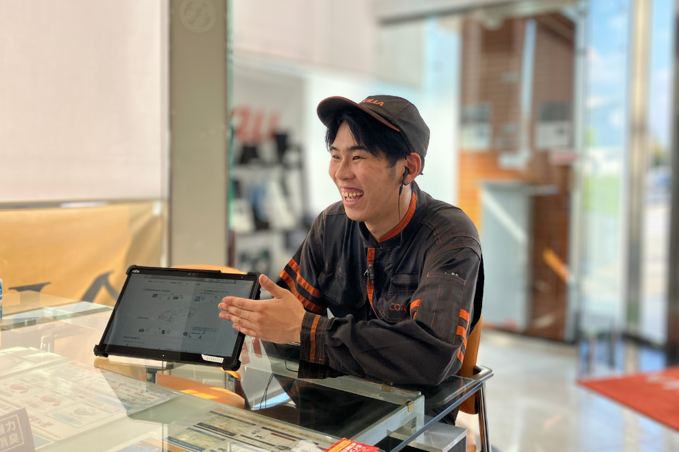 10西宮171店スタッフ働く風景写真(9)