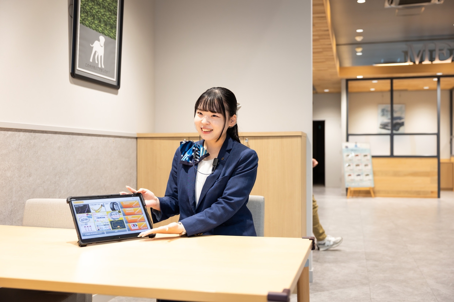 9_東神戸店スタッフ働く風景写真 (2)