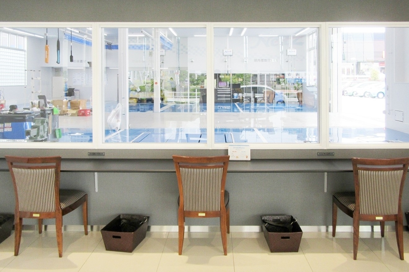 春日部店サービス待合スペース