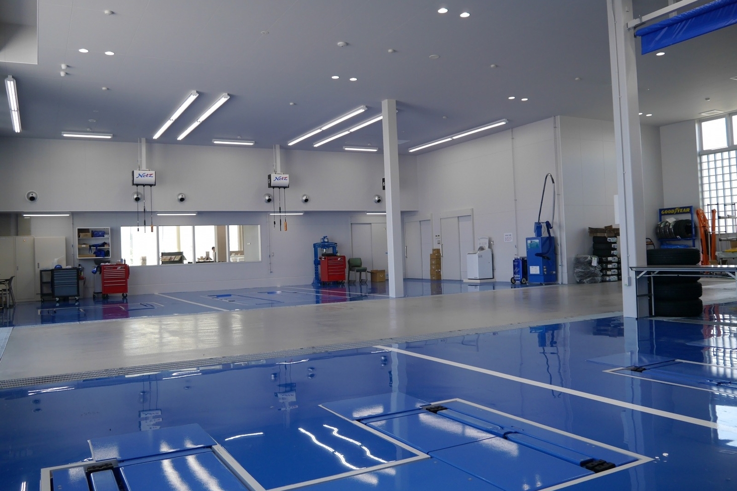 春日部店サービス工場