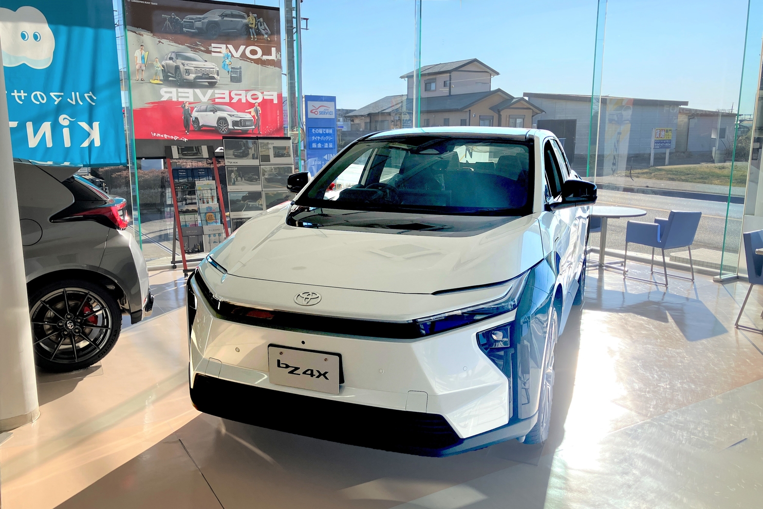 四街道,店内,ショールーム,toyota,トヨタ,ディーラー,店舗,車,クルマ,netz,千葉,ネッツ千葉