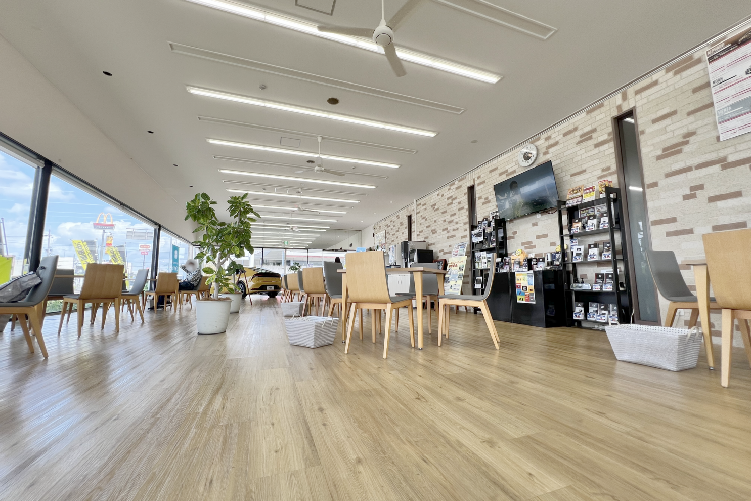 外環阪奈店店内