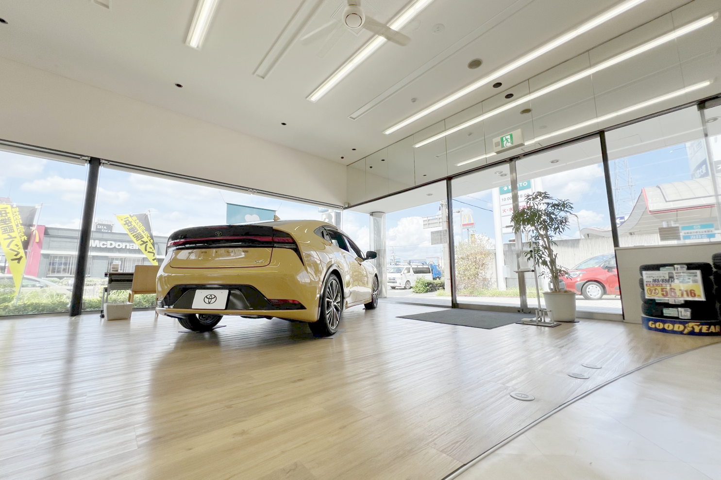 外環阪奈店店内