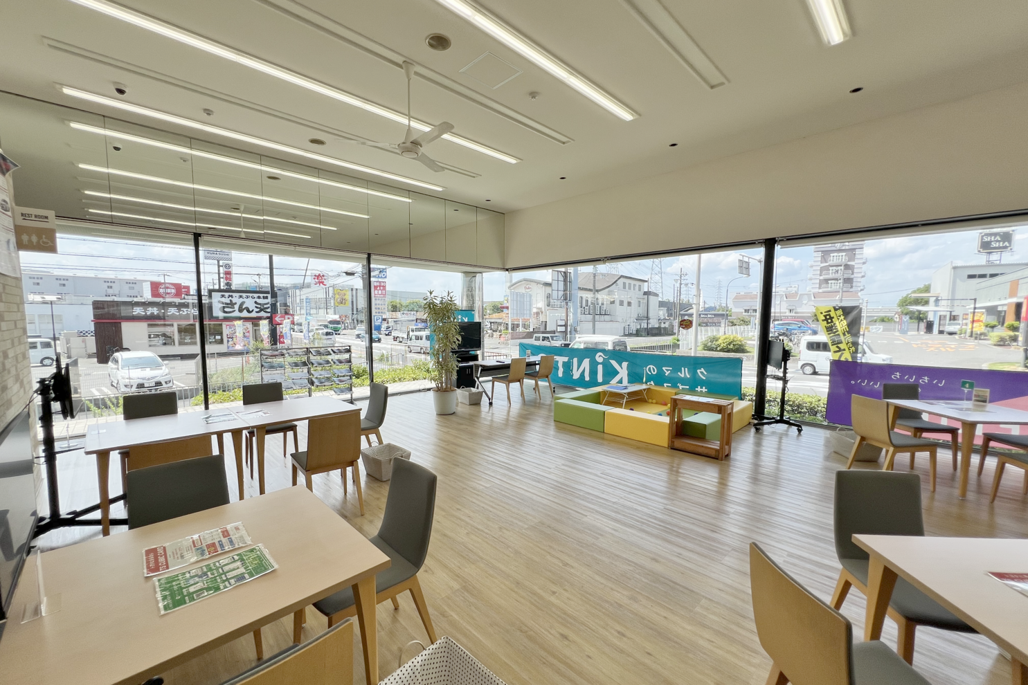 外環阪奈店店内