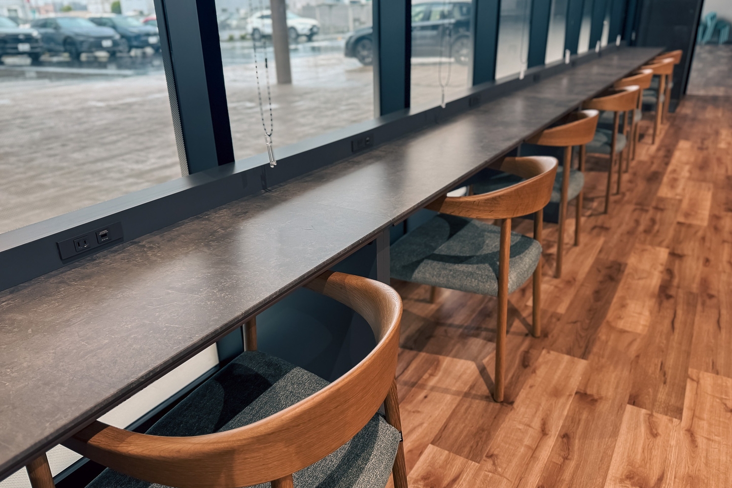 やじま店_待合スペース3